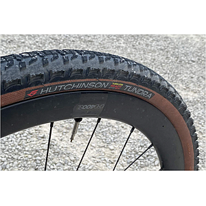 **HUTCHINSON TUNDRA TUBELESS READY TYRE 700 x 45 TAN WALL